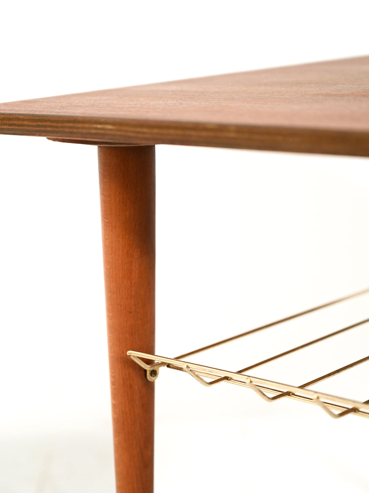 Coffee table scandinavo con mensola in ottone 5