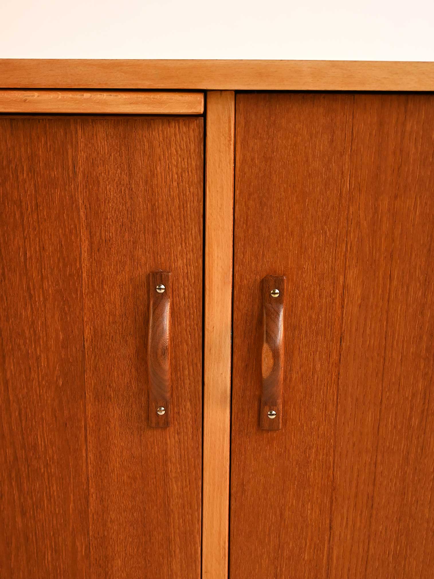 Sideboard scandinavo teak con piano estraibile anni ’60 5