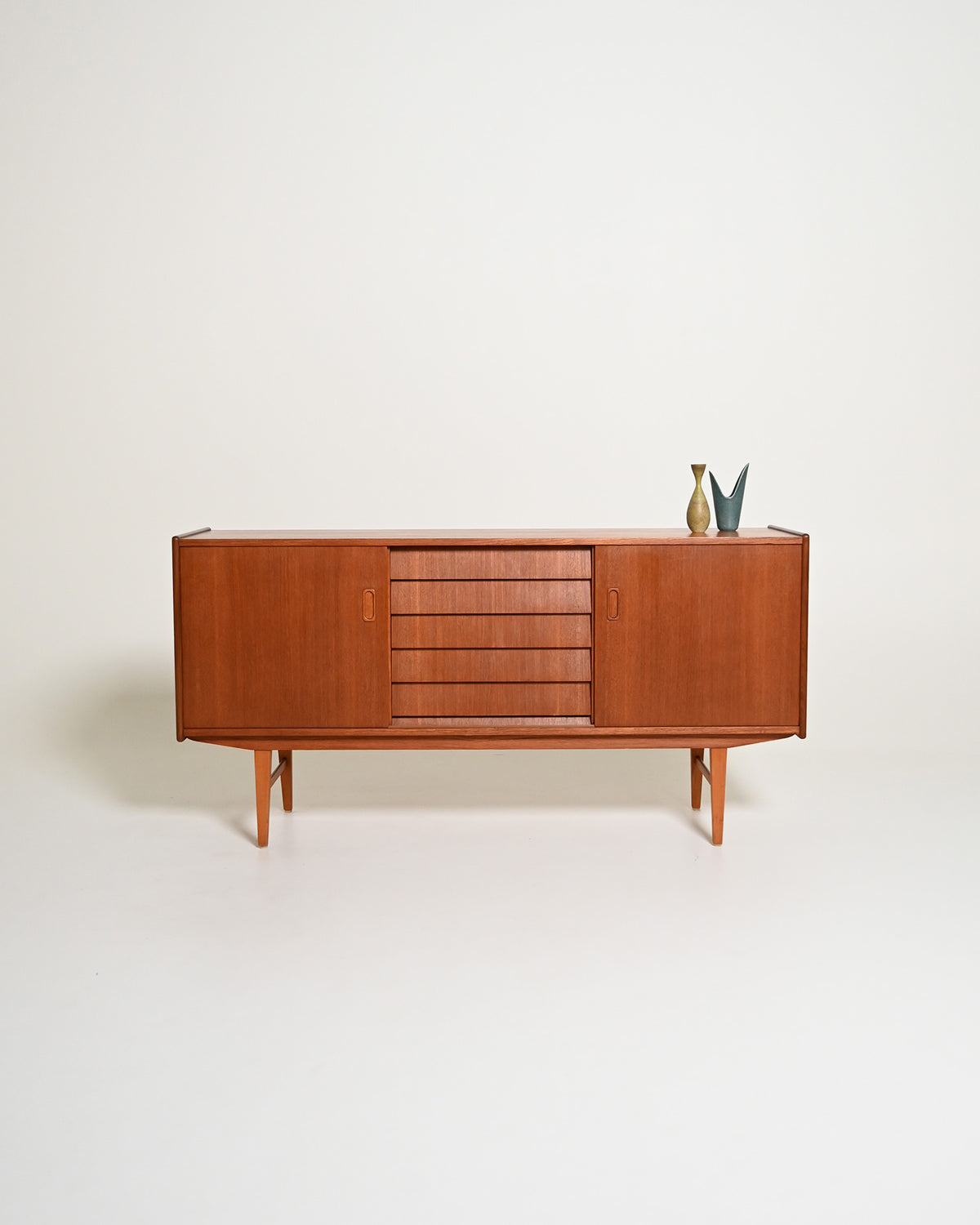 Sideboard scandinavo in teak con cassetti a tegola, anni '60