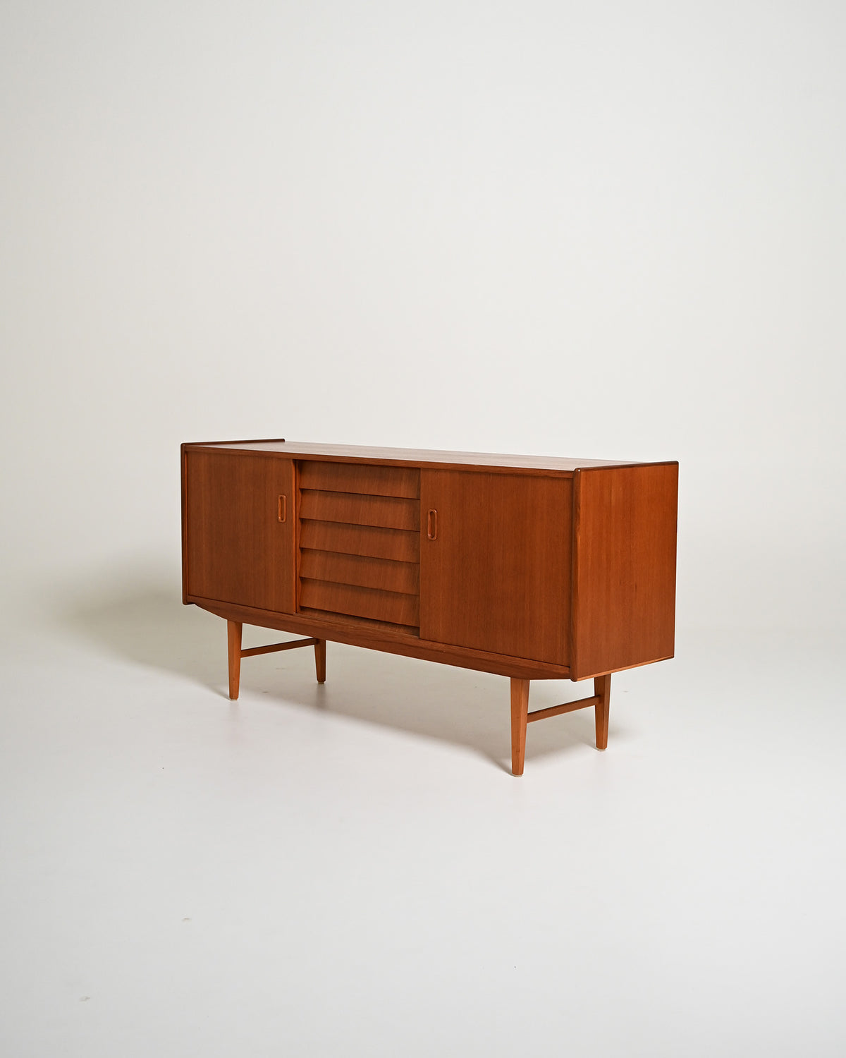 Sideboard scandinavo in teak con cassetti a tegola, anni '60