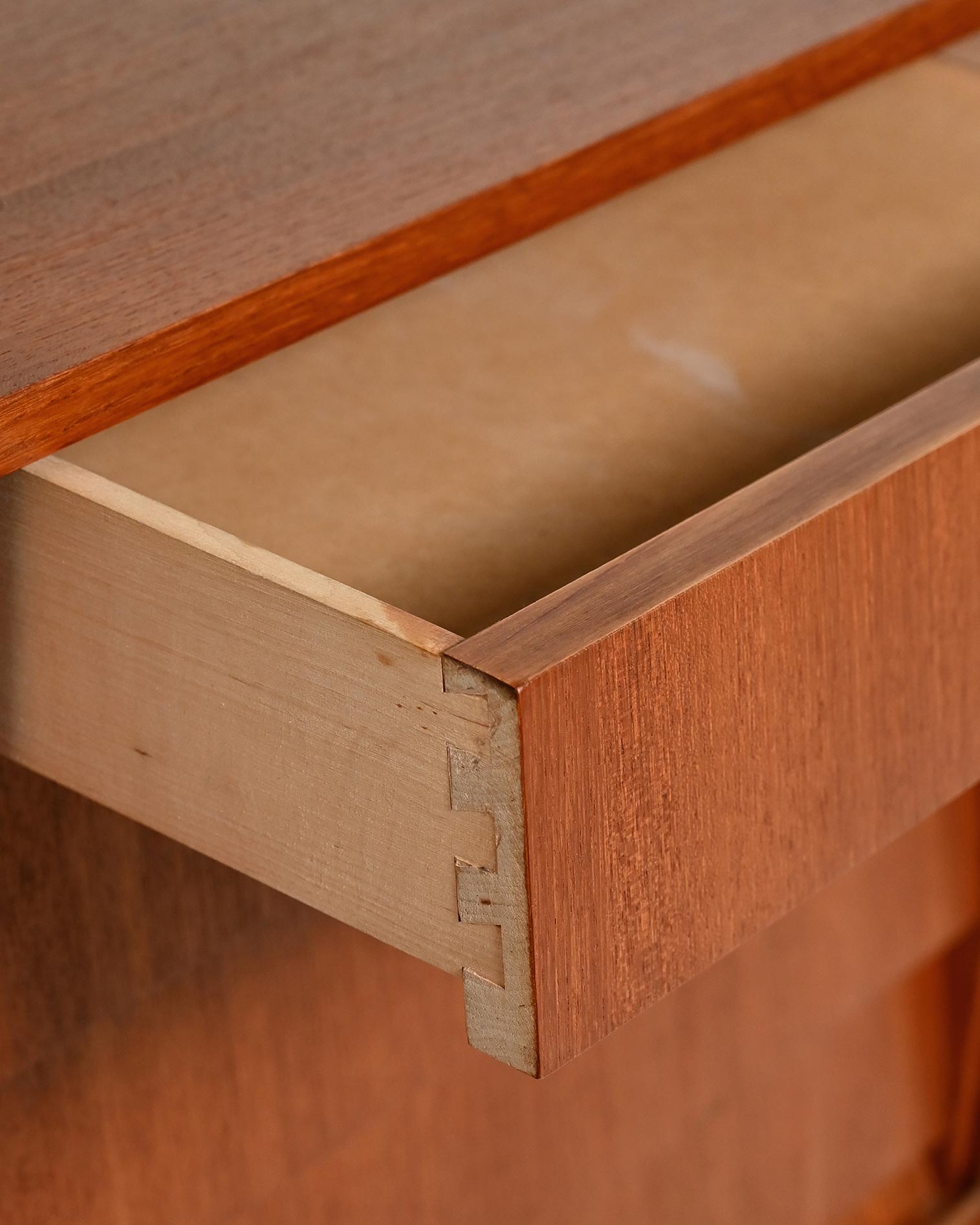 Sideboard scandinavo in teak con cassetti a tegola, anni '60