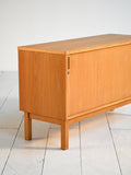 Cabinet scandinavo in rovere con anta a rullo, anni ’60 5