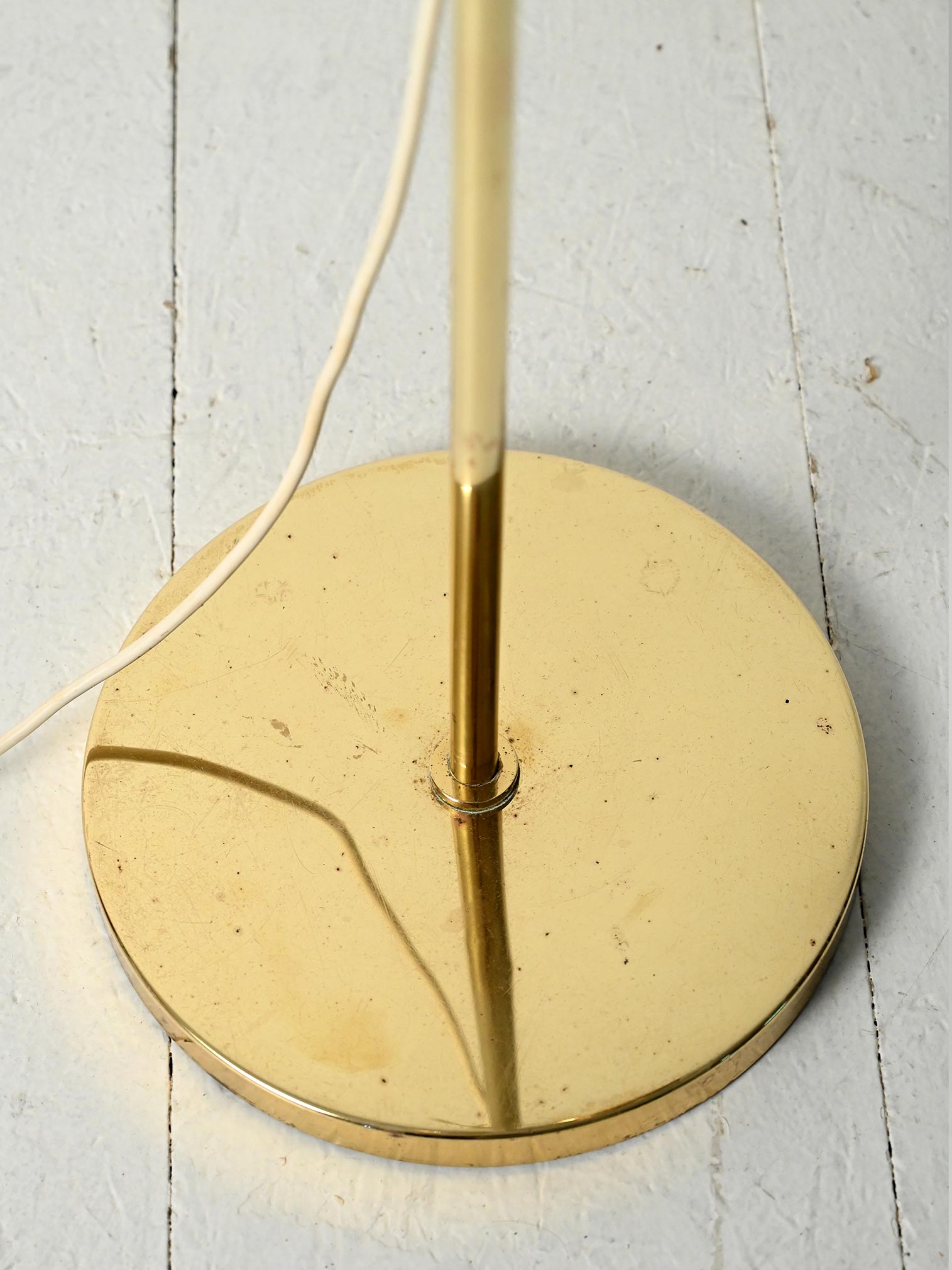 Lampada da terra scandinava in ottone con due punti luce regolabili 7