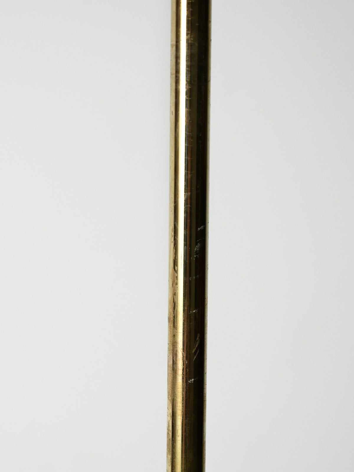 Lampada da terra scandinava in ottone con due punti luce regolabili 11