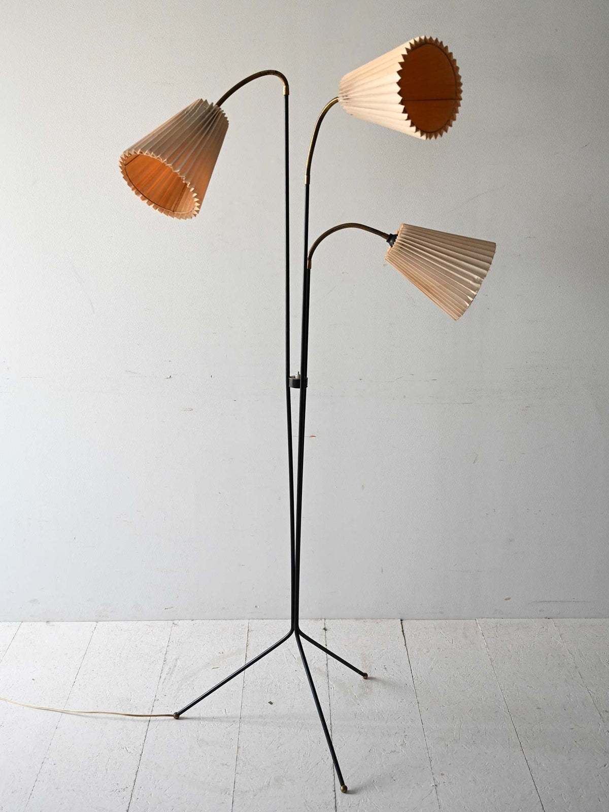 Lampada da terra scandinava anni ’50 a tre bracci 3