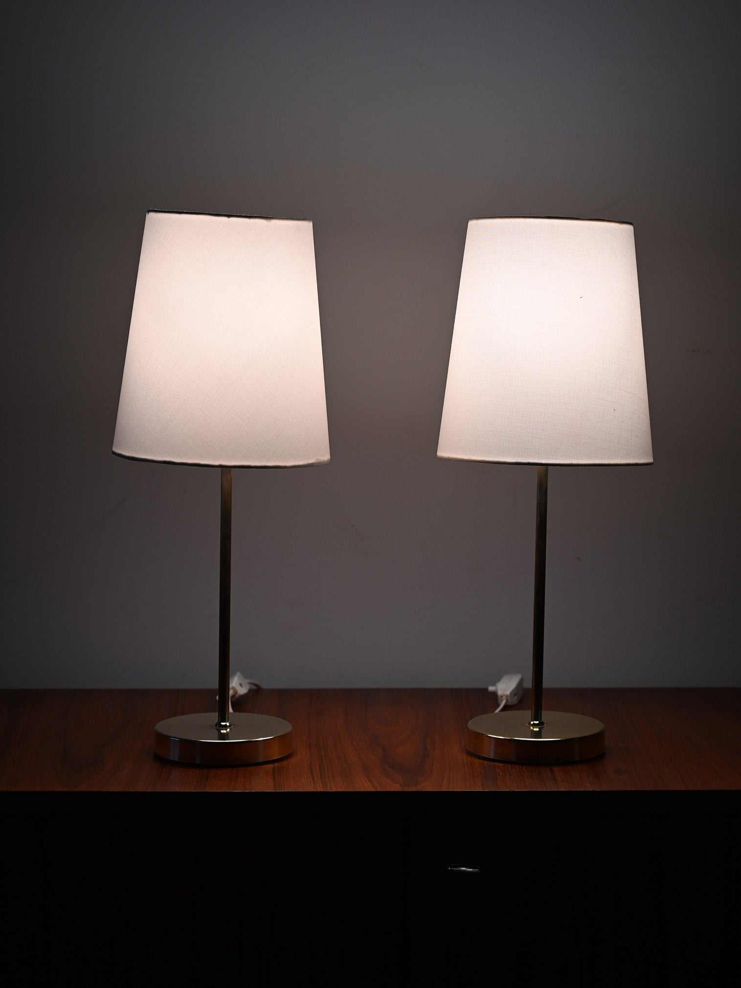 Coppia di abat-jour scandinave in ottone 1