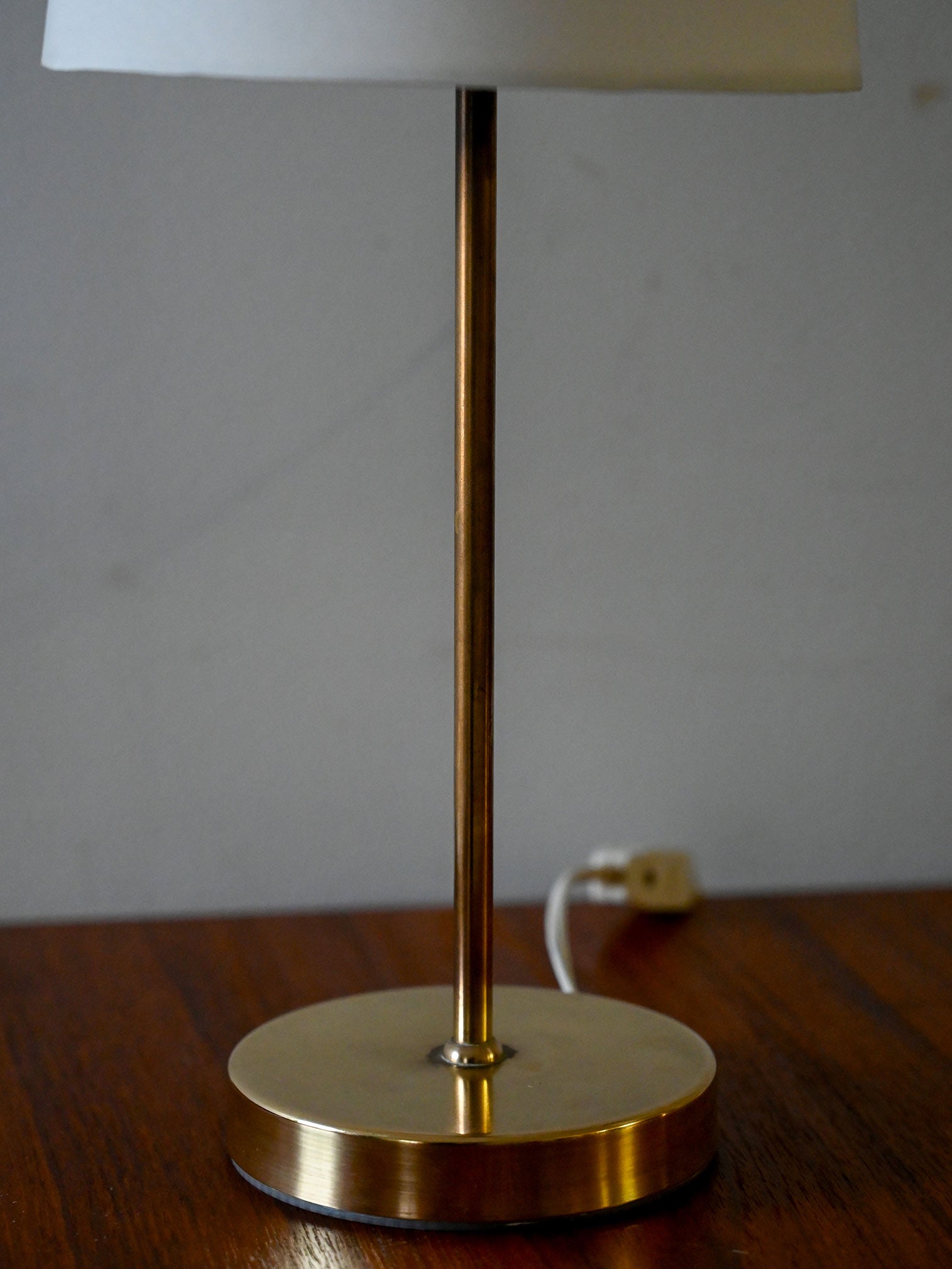 Coppia di abat-jour scandinave in ottone 3