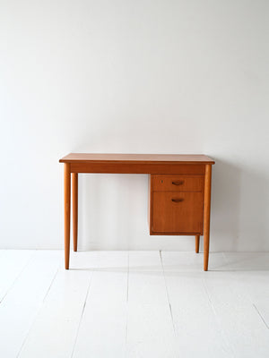Scrivania scandinava vintage con cassetti regolabili 2