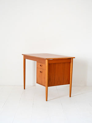 Scrivania scandinava vintage con cassetti regolabili 5