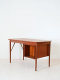 Scrivania scandinava vintage con blocco di cassetti e vano libreria 4