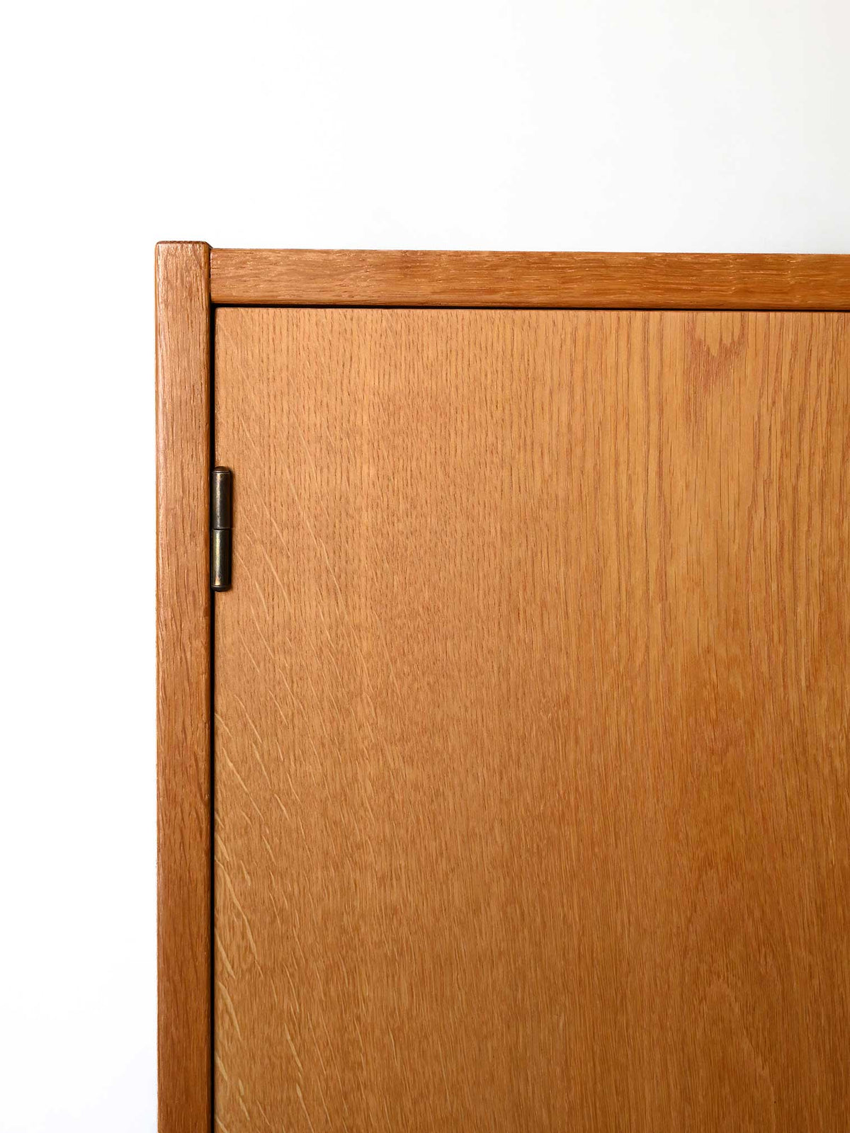 Sideboard scandinavo vintage in rovere con cassetti a latta 6