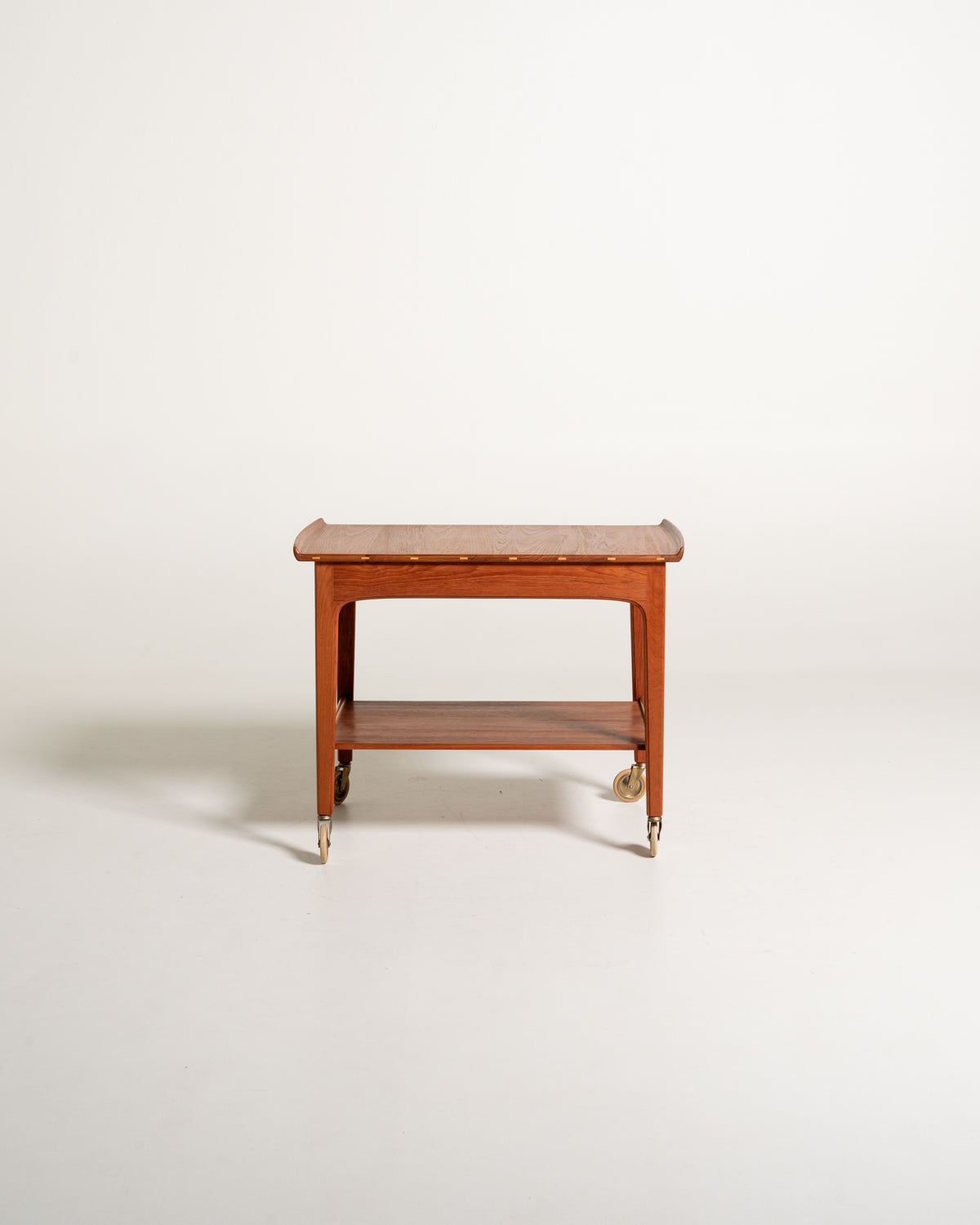 Carrello in teak di Yngvar Sandström per Seffle