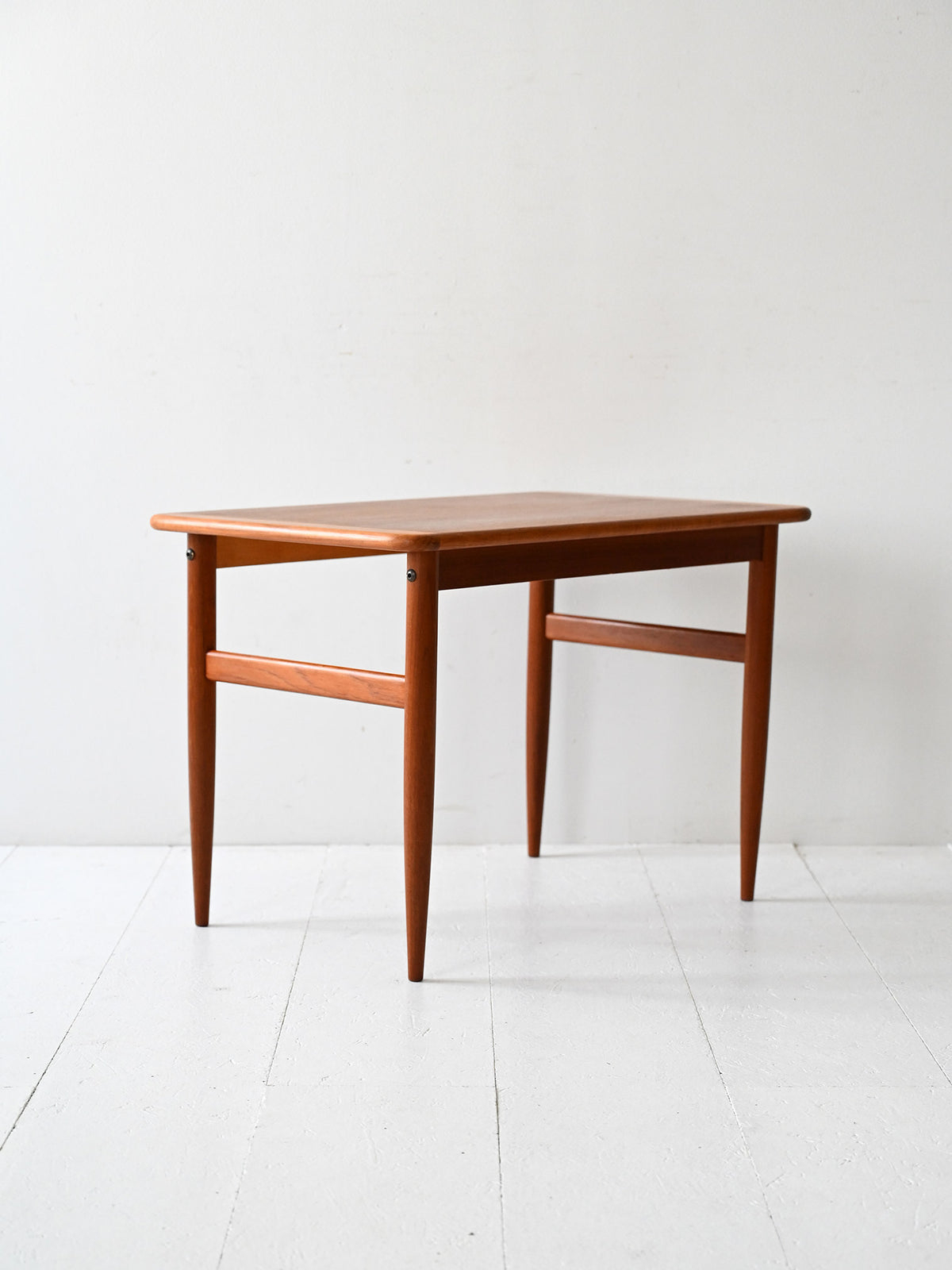 Tavolino scandinavo in teak con gambe tornite 2