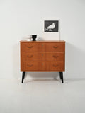 Cassettiera scandinava in teak con gambe nere