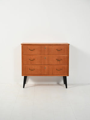 Cassettiera scandinava in teak con gambe nere 1