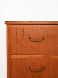 Cassettiera scandinava in teak con gambe nere 4