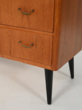 Cassettiera scandinava in teak con gambe nere 7