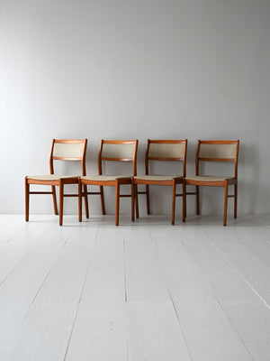 Set di 4 sedie scandinave anni 60 in teak con tappezzeria beige