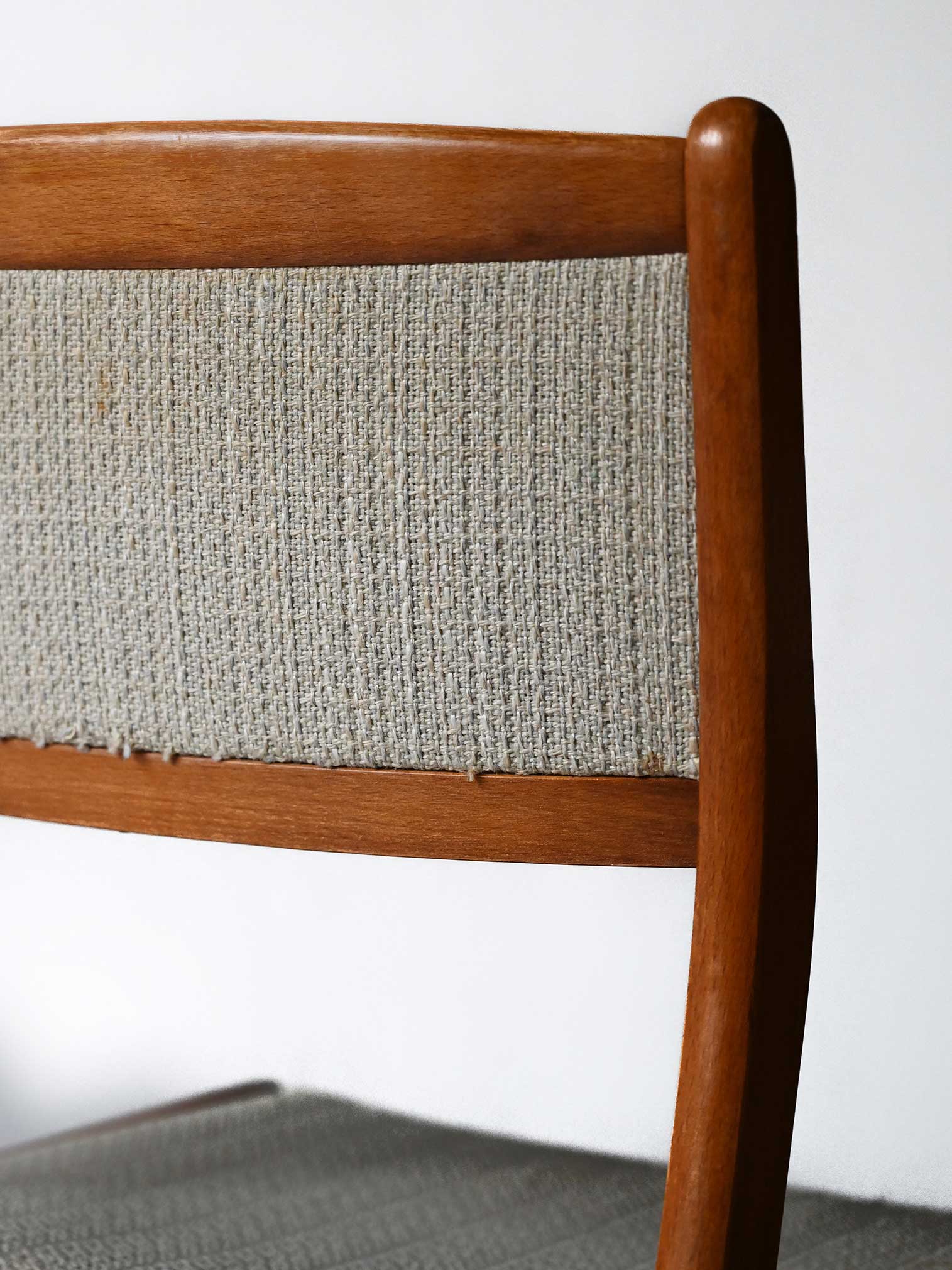 Set di 4 sedie scandinave anni 60 in teak con tappezzeria beige 3