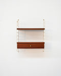 Scaffale a muro con cassetto prodotto da BFB-hyllan per String Design, anni ’50
