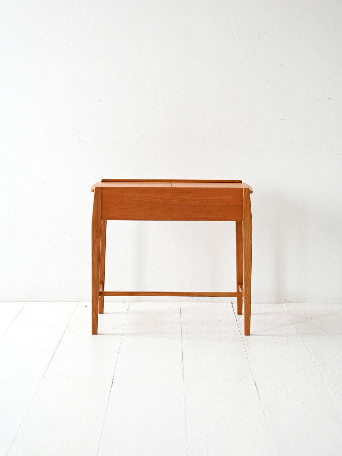 Coffee table scandinavo vintage in olmo con vano contenitore 4