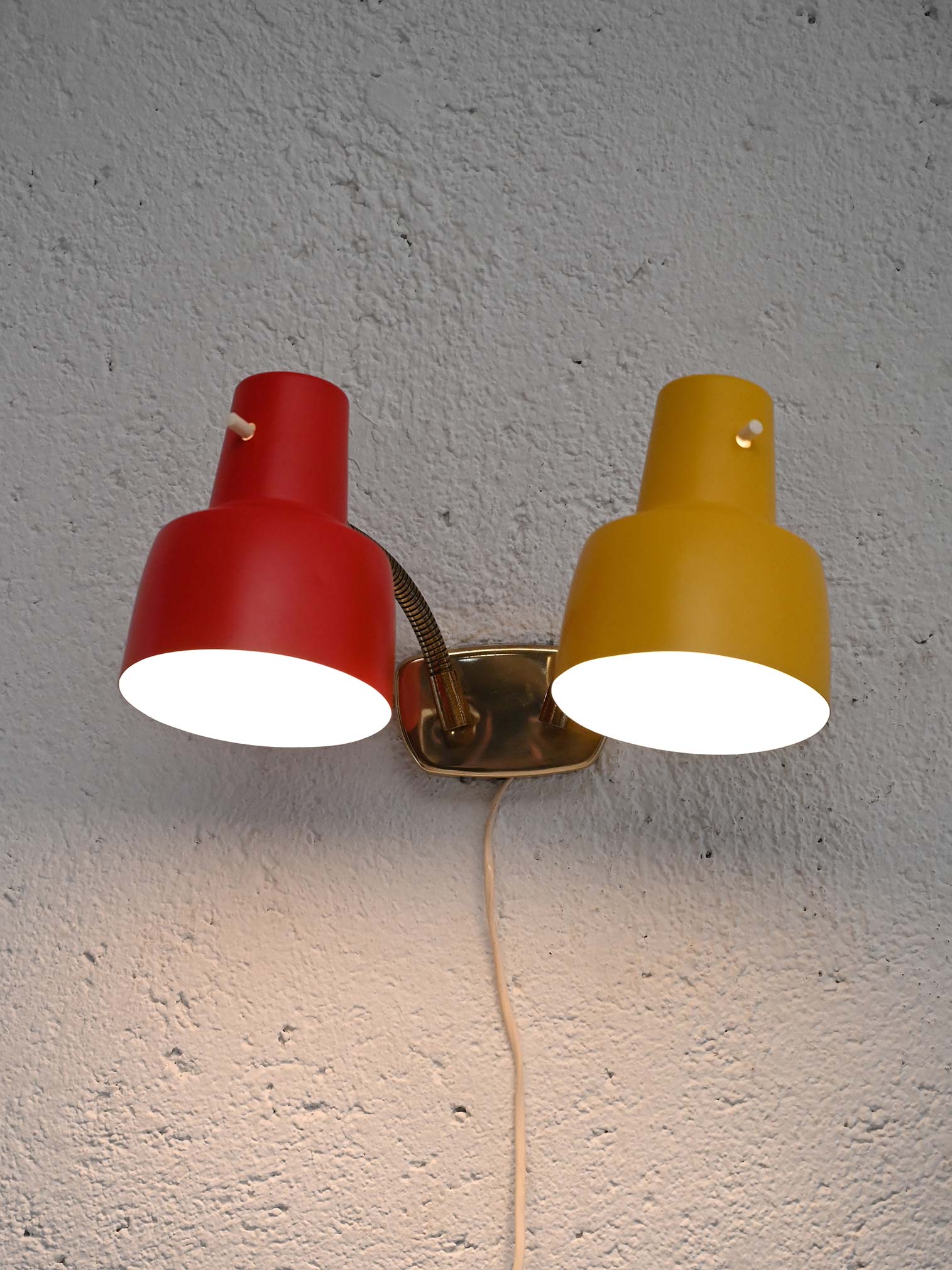 Applique scandinava anni '60 bicolore in metallo 1