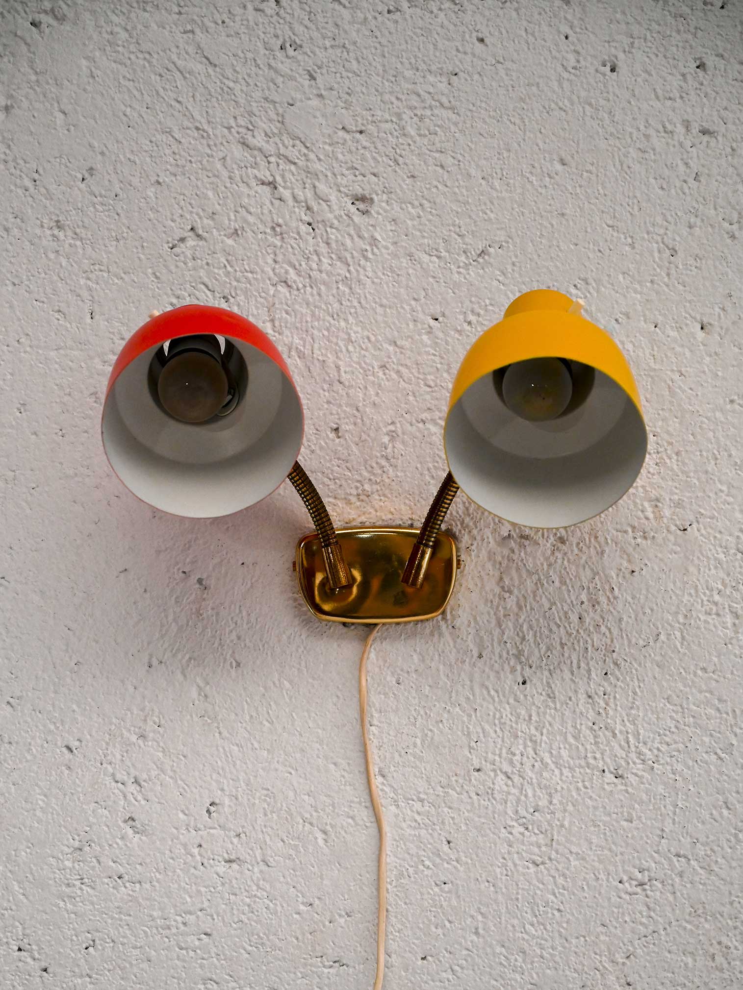 Applique scandinava anni '60 bicolore in metallo 2