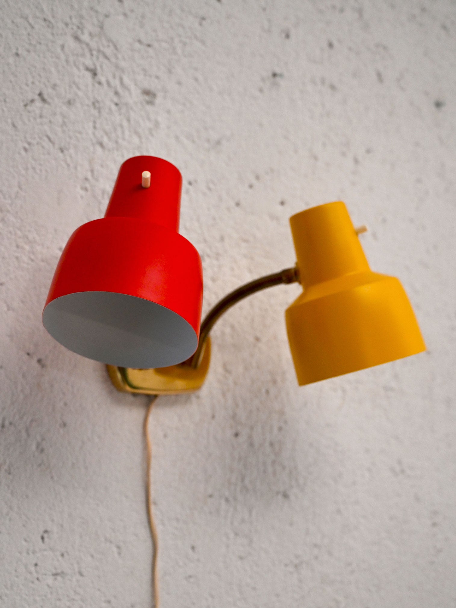 Applique scandinava anni '60 bicolore in metallo 4