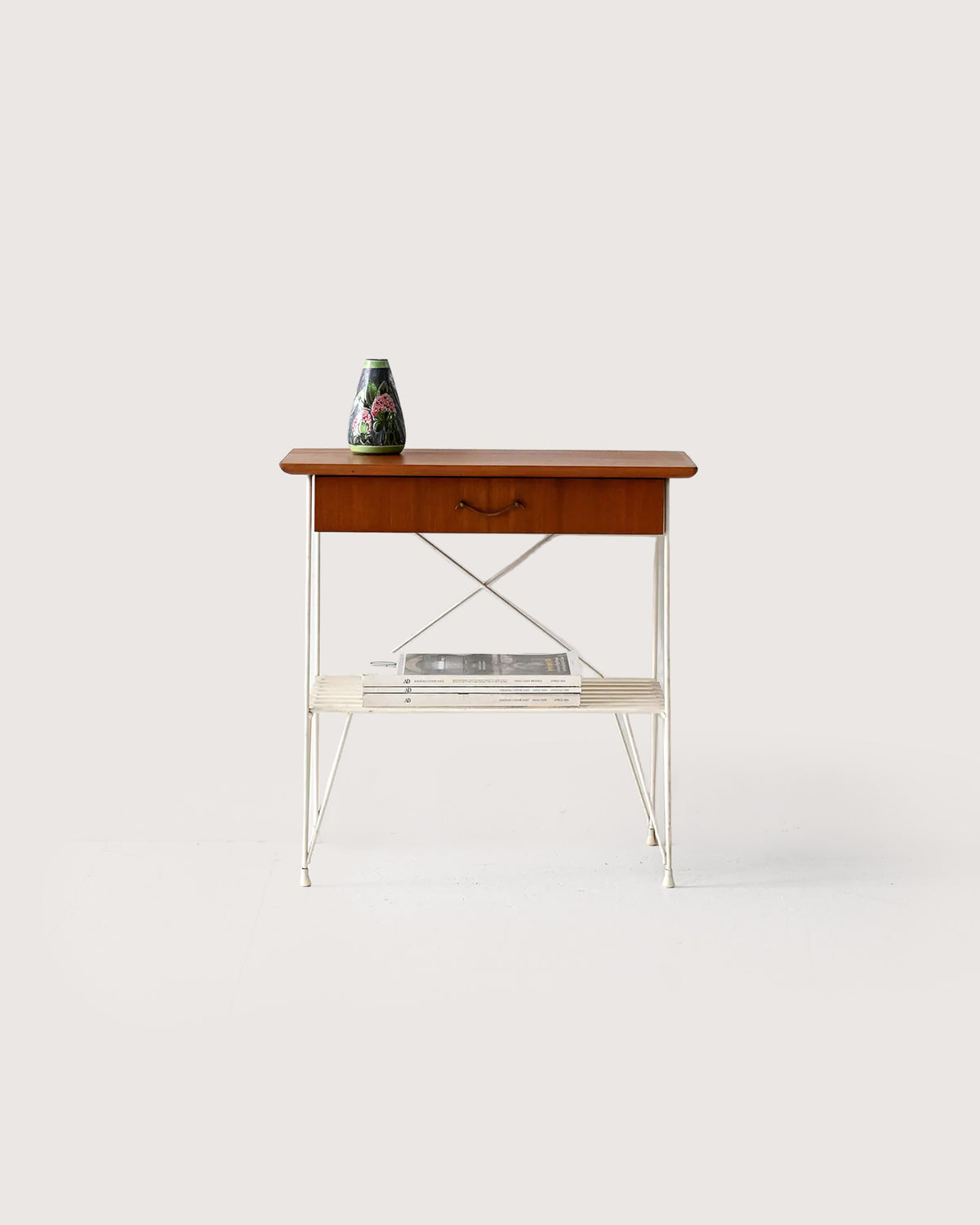 Comodino scandinavo anni 60 in metallo e mogano
