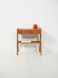 Comodino scandinavo anni 50 in teak con paglia di Vienna
