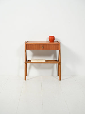 Comodino scandinavo anni 50 in teak con paglia di Vienna