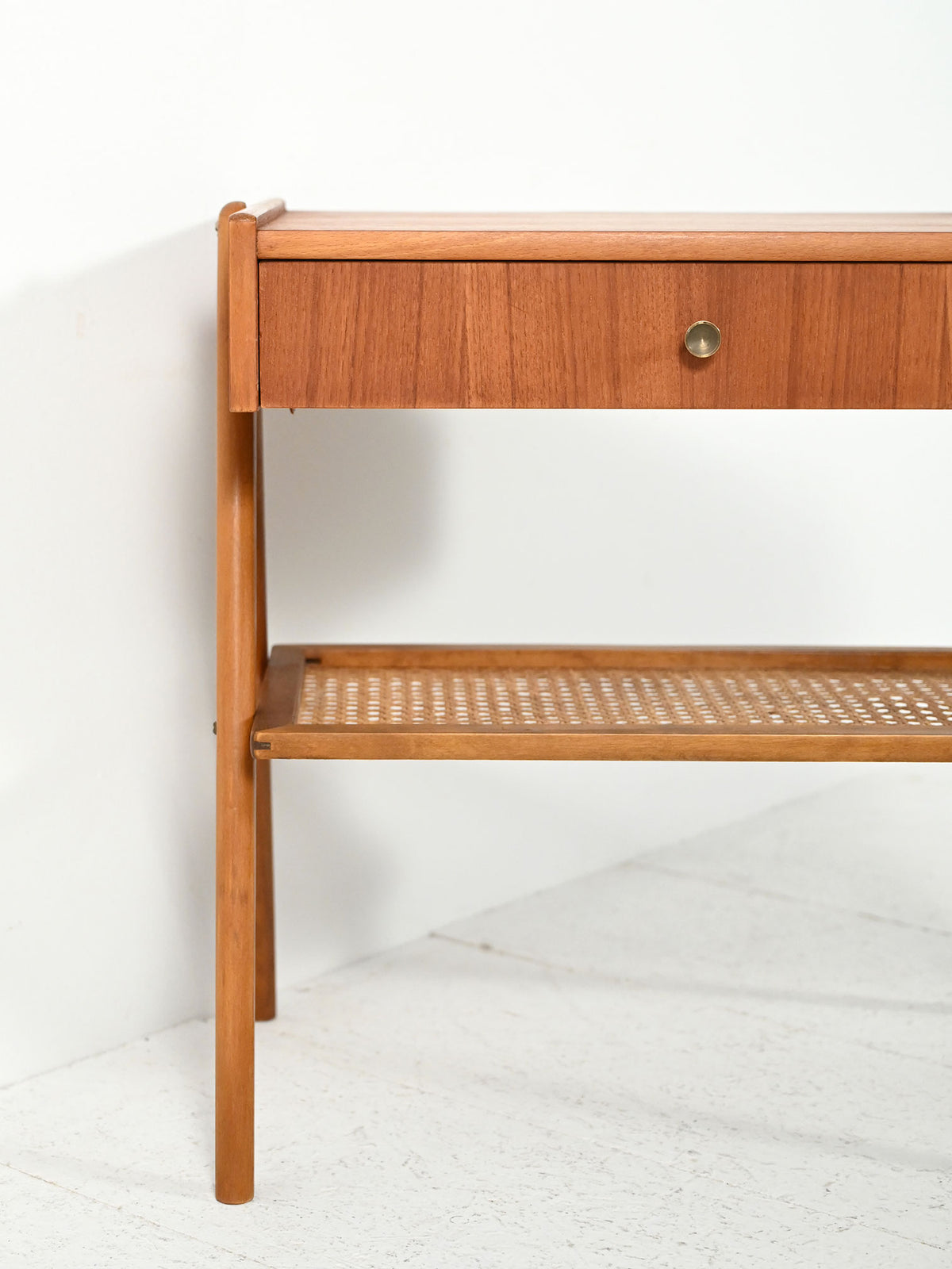 Comodino scandinavo anni 50 in teak con paglia di Vienna 4