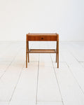 Comodino scandinavo in teak con ripiano in rattan, anni ’50 3