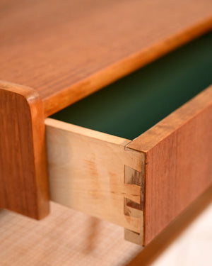 Comodino scandinavo in teak con ripiano in rattan, anni ’50 8