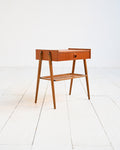 Comodino scandinavo in teak con mensola in paglia di Vienna, anni ’50 1