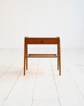 Comodino scandinavo in teak con mensola in paglia di Vienna, anni ’50 2