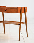 Comodino scandinavo in teak con mensola in paglia di Vienna, anni ’50 3