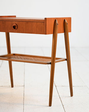 Comodino scandinavo in teak con mensola in paglia di Vienna, anni ’50 3