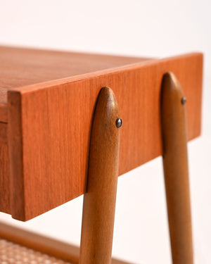 Comodino scandinavo in teak con mensola in paglia di Vienna, anni ’50 6