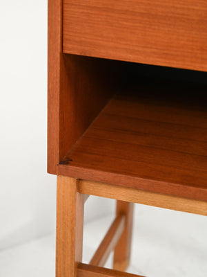 Comodino scandinavo cubico in teak anni Sessanta 6