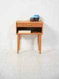 Comodino scandinavo vintage con maniglia in ottone