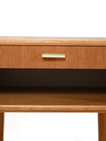 Comodino scandinavo vintage con maniglia in ottone 5