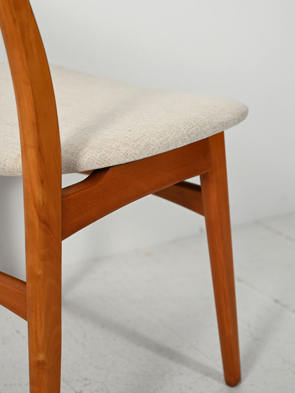Coppia di sedie scandinave vintage con schienale a mezzaluna 7