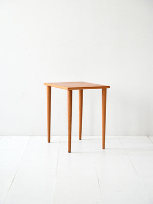 Piccolo coffee table scandinavo anni ’50 con gambe tornite 2
