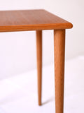 Piccolo coffee table scandinavo anni ’50 con gambe tornite 5