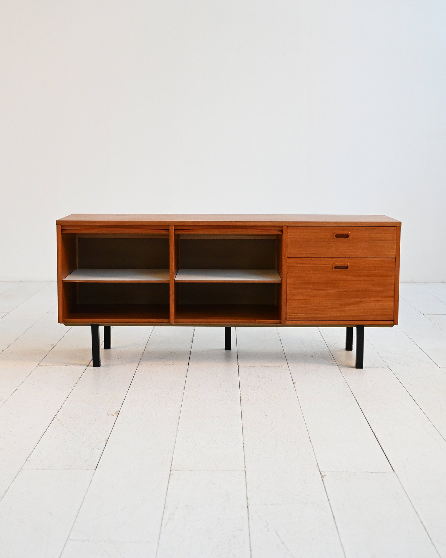 Sideboard scandinavo in teak con ante a serranda, anni ’60 1