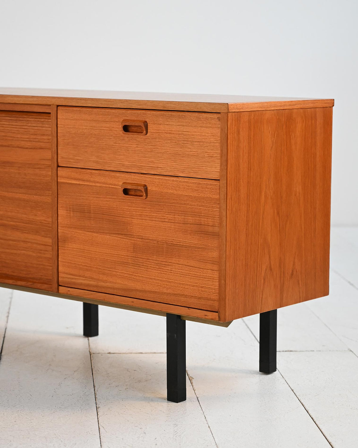Sideboard scandinavo in teak con ante a serranda, anni ’60 4