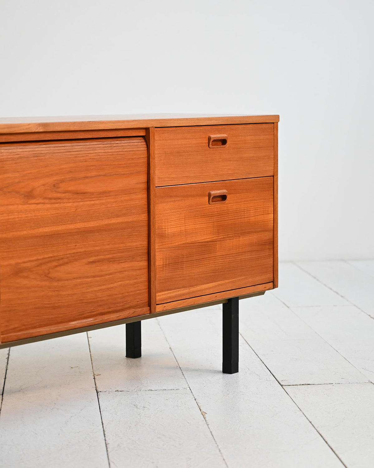 Sideboard scandinavo in teak con ante a serranda, anni ’60 6