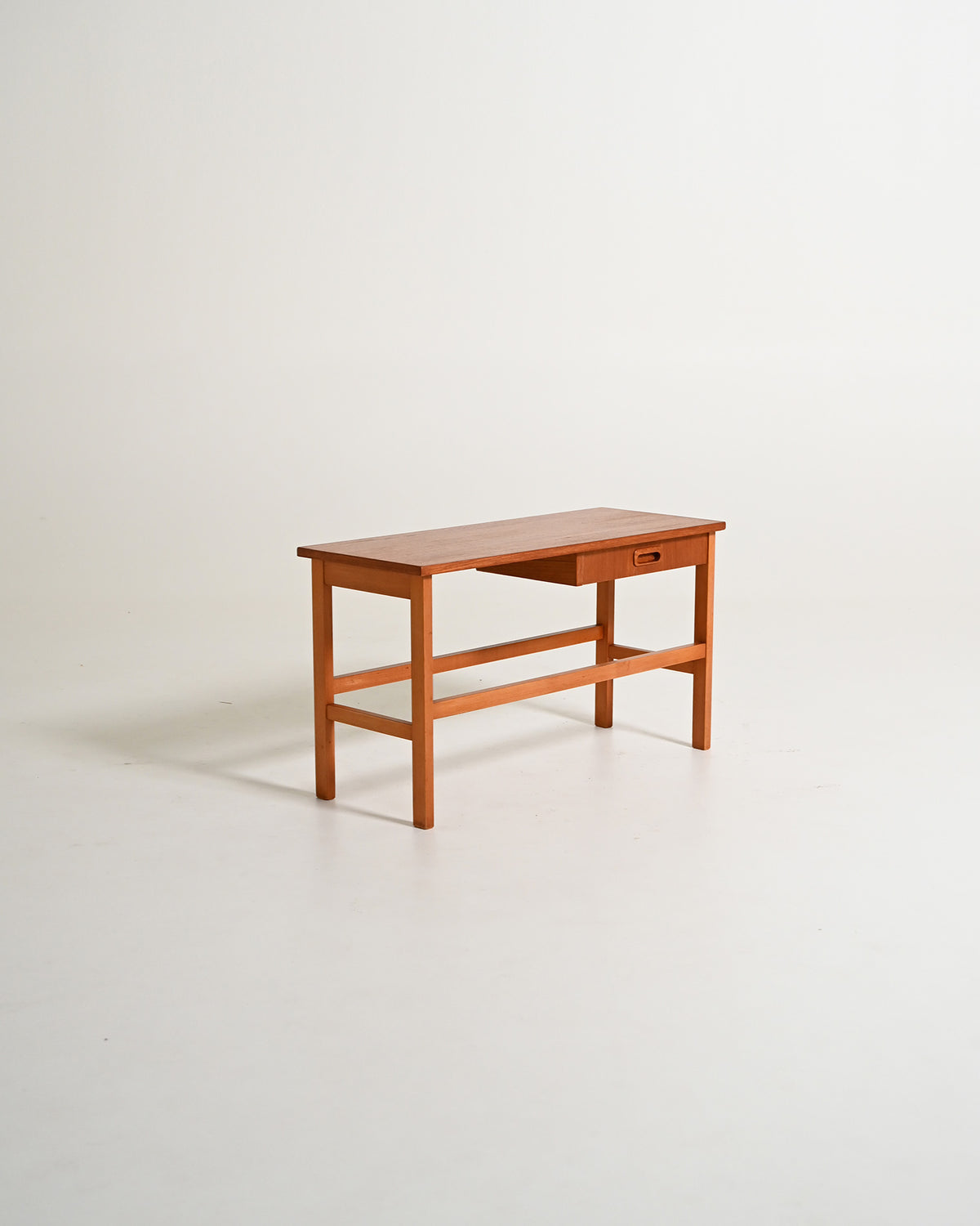 Tavolino scandinavo con cassetto, anni '60