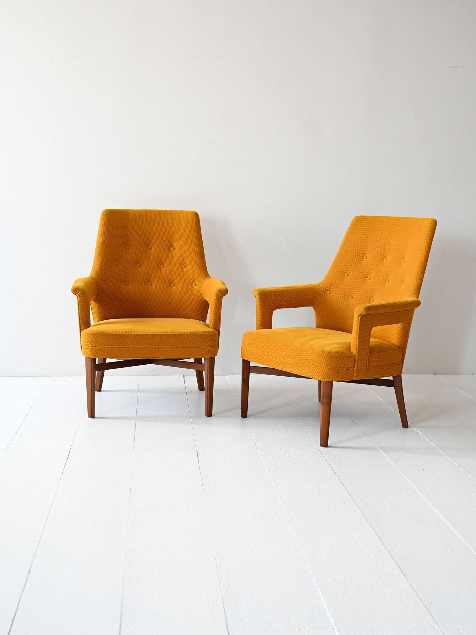 Coppia di poltroncine scandinave vintage anni '50 gialle 1
